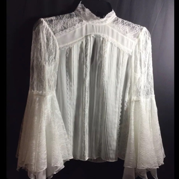 NWT Alice + Olivia & Stacey Bendet Ivy Handkerchief Sleeve
Silk Top Size 4 - Picture 8 of 10